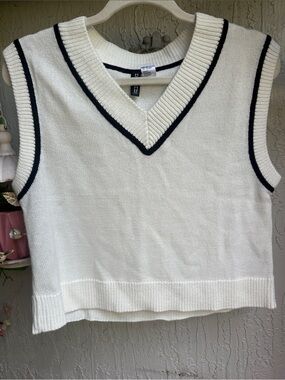 H&M White V-Neck Knit Sweater Vest with Navy Trim